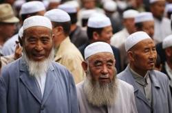Muslim Uighur China Dipersekusi Melalui Kamp 'Pendidikan-Kembali'