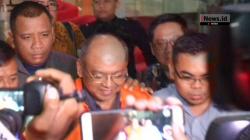 Ditahan, Bupati Malang Bungkam saat Digelandang ke Mobil KPK