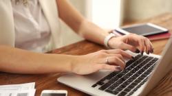 Rusia Tawarkan iPhone bagi yang Laporkan Konten Ekstremis di Internet