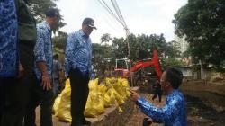 Antisipasi Banjir di Musim Hujan, Pemkot Bandung Keruk Sungai Cinambo