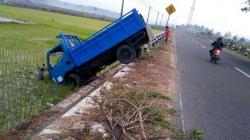 Tabrakan Truk di Kulonprogo, 1 Nyungsep Sawah dan Satunya Masuk Sungai