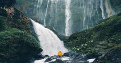 Terpesona Air Terjun Tumpak Sewu, Indah Berbentuk Setengah Lingkaran