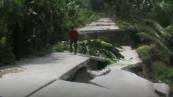 Jalan Amblas Tergerus Longsor, 5 Desa di Muara Enim Terisolasi