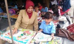 TNI Gelar Lomba Mewarnai bagi Anak Paud di Pengungsian Palu Sulteng