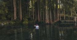 Berenang di Sirah Cipelang, Kolam Mata Air Alami yang Hits di Sumedang