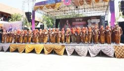 Cetak Rekor Nyanyikan Lagu 34 Daerah, SMA 2 Kendal Diganjar Leprid