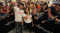 Pemain Film 3 Dara 2 Sapa Penggemar di Surabaya