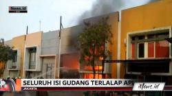 Kebakaran Melanda Gudang Funiture di Cakung, Korban Jiwa Nihil