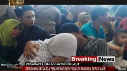 Kesedihan Keluarga Penumpang Lion Air Selimuti Bandara Depati Amir