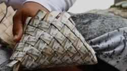 Sedemikian Tak Berharganya, Mata Uang Venezuela Dijadikan Tas Anyaman