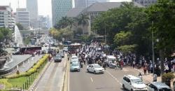 Aksi Bela Tauhid, Pergerakan Massa ke Istana Dirintangi Kawat Berduri