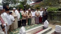 Akhiri Lawatan 3 Hari di Jatim, Prabowo Salat Jumat di Masjid Ampel