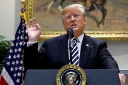 Trump: Tentara AS Harus Anggap Batu yang Dilempar Imigran Senjata Api