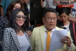 Sakit Hati Difitnah, Dewi Perssik Adukan Keponakan ke Polisi