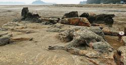 Wisata Pantai Air Manis di Tanah Minang, Melihat Batu Malin Kundang