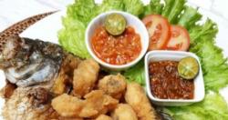Menyantap Gurame Goreng Tepung, Rasanya Lezat dan Krispi