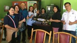 Gerkindo Bagikan Kompor ke Pedagang dan Sembako untuk Pengungsi Palu