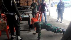 Terjaring Operasi Lalu Lintas POM di Timika, Oknum TNI Dihukum Push Up