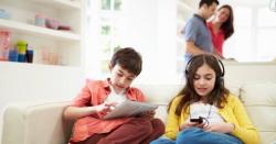 Waspada, Anak yang Kecanduan Ponsel Rentan Kena Obesitas hingga Kanker