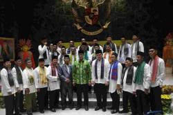 Pemprov DKI Berangkatkan 100 Marbot Umrah ke Tanah Suci