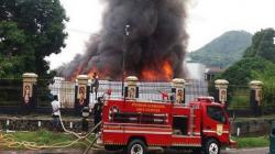 Gedung Sasana Krida di Kompleks Kantor Gubernur Papua Ludes Terbakar