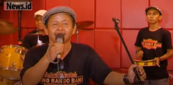 Sibuk Syuting, Otong Lalo Tetap Nyanyi Lagu Betawi