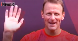 Meriahkan Reds Run 2018, Teddy Sheringham Berlari Bersama 5.500 Peserta