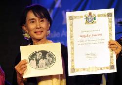 Amnesty International Cabut Penghargaan Tertinggi Aung San Suu Kyi