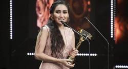 Dapat Penghargaan Kontroversi Tersilet, Begini Reaksi Ayu Ting Ting