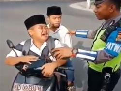 Viral Bocah Nangis Ditilang Polisi di Lombok, Begini Kronologinya