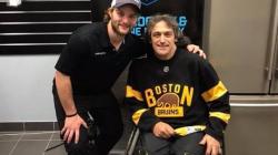 Naik Pesawat, Pria Lumpuh Ini Terpaksa Kencing di Botol