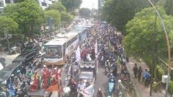 Kawal Penetapan UMK, Ribuan Buruh Kepung Gedung Kantor Grahadi