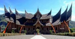 Pesona Istana Pagaruyung, Rumah Kerajaan yang Tersisa di Tanah Minang