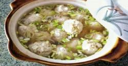 Sup Bola Tahu, Sajian Segar Berkuah untuk Santapan Malam
