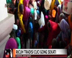 Tradisi Cuci Gong Sekati di Keraton Kanoman Cirebon Berlangsung Ricuh