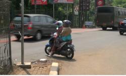 Panik Ada Razia Pajak Mobil Mewah, Belasan Pemotor Masuk Tol Jagorawi