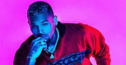 Komentari Foto Rihanna Pakai Bikini Seksi, Chris Brown 'Diusir' Fans