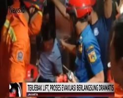 Video Amatir Rekam Detik-Detik Penyelamatan Karyawan Terjebak di Lift Gedung Benelli