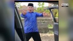 Aksi Kiki Challenge PNS Berpeci Viral, Begini Kelucuannya
