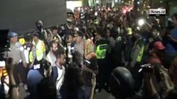 Dikepung Ratusan Massa, 200 Mahasiswa asal Papua di Surabaya Dipulangkan