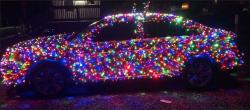 Pria di AS Hiasi Mobil Tuanya dengan Ribuan Lampu Natal