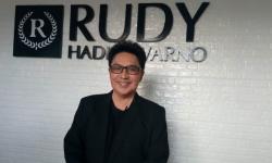 Door to Door, Awal Karier Maestro Tata Rambut Rudy Hadisuwarno