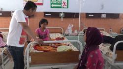 Doa Menjenguk Orang Sakit dan Artinya, Beserta 5 Adabnya