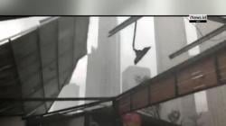 Atap Kantin di Jaksel Berterbangan Dihempas Angin Ribut Terekam Video