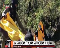 Buru Kelompok Kriminal Bersenjata, TNI-Polri Temukan 1 Jenazah di Hutan
