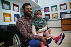 Kisah Bocah Suriah Lahir Cacat, Kini Bisa Berjalan dengan Kaki Palsu