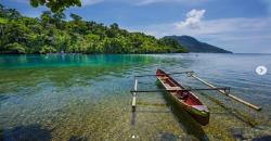 Wisata Ternate, Indahnya Pantai Sulamadaha yang Unik Berbentuk Huruf U