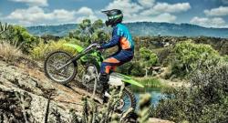 Lebih Ringan, Kawasaki Rilis Motor Trail Terbaru di Pasar India