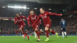 2 Gol Shaqiri ke Gawang MU Antar Liverpool Kembali ke Puncak Klasemen