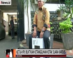 Uji Ketangguhan, Ketua KPU Siram dan Duduki Kotak Suara Kardus
